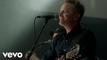 Chris Tomlin – Is He Worthy? (Live)
