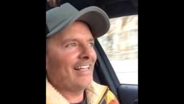 Chris Tomlin stays super still – Cold Calls with Crowder