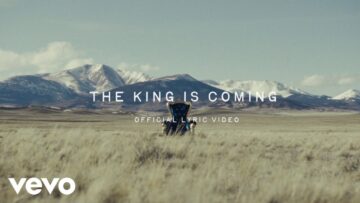 Red Rocks Worship, Tyler Roberts – The King Is Coming (Live) (Lyric Video)